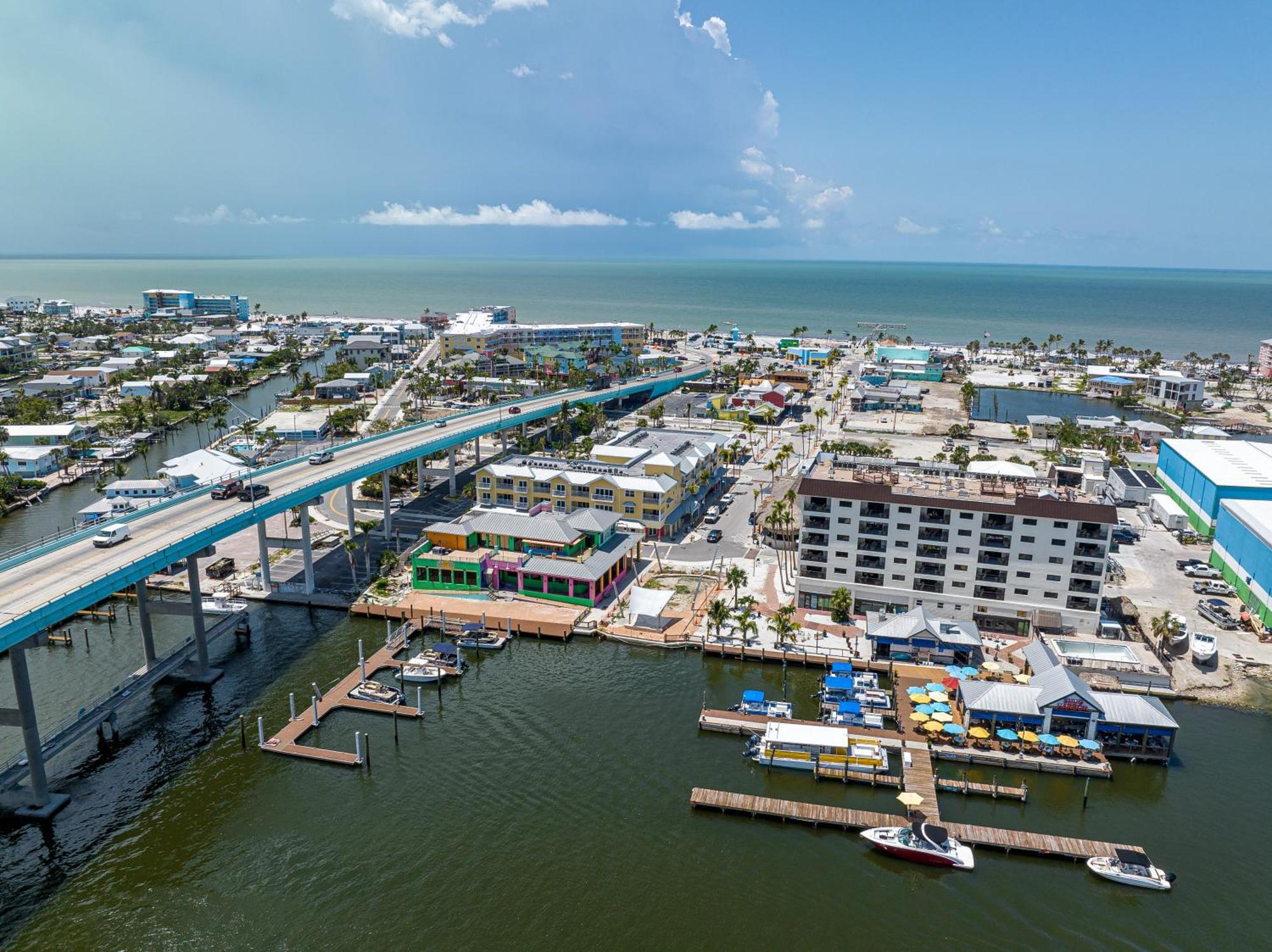 1Br Condo: Pool, Balcony, Steps From Times Square Fort Myers Beach Exterior foto